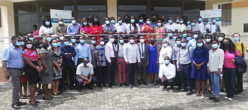 Big group of people in front of the entrance to  KNUST